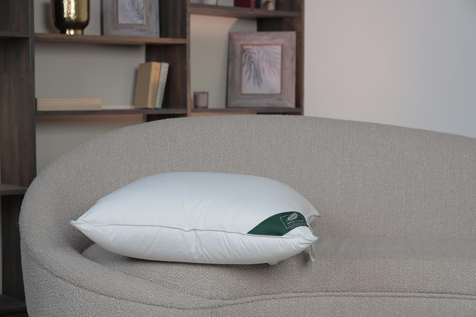 ������� Anna Flaum Perle, ������� 70�70 �� � ������������ ����� � ����