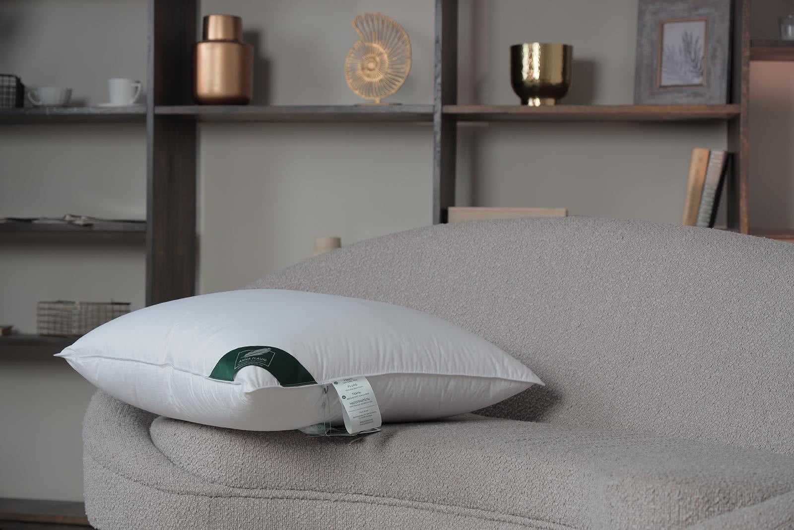 ������� Anna Flaum Perle, ������� 70�70 �� � ������������ ����� � ������� �������