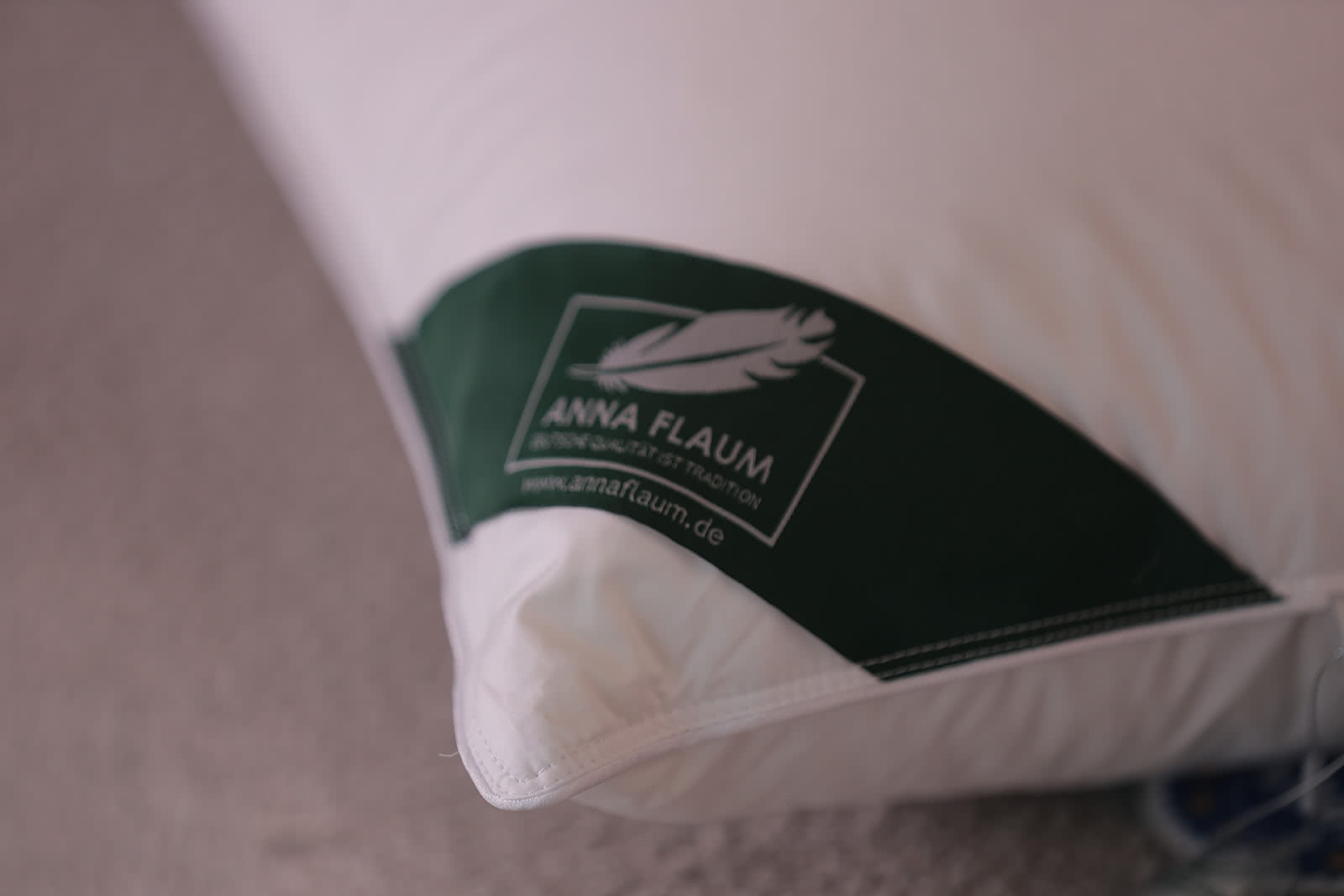 ������� Anna Flaum Perle, ������� 70�70 �� � ��� � ������� �������